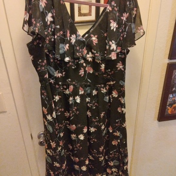 City Chic Black Floral Dress Size 14 - Picture 4 of 5